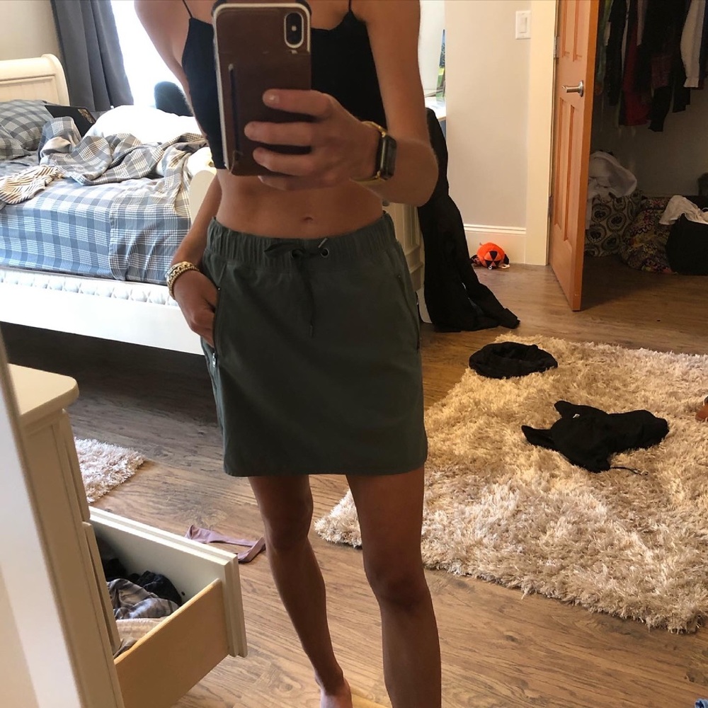 Athleta army green skort